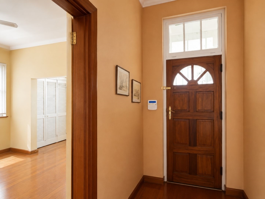 2 Bedroom Property for Sale in Vredehoek Western Cape